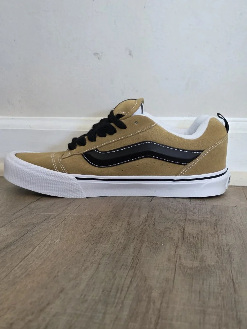 VANS Knu-Skool Antelope Tan/Black Suede Low Top Lace-Up Sneaker Size 9 New
